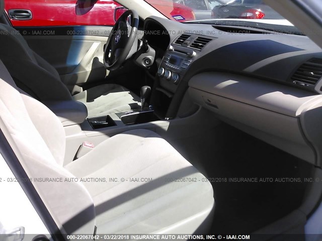 4T1BE46K79U834309 - 2009 TOYOTA CAMRY SE/LE/XLE WHITE photo 5