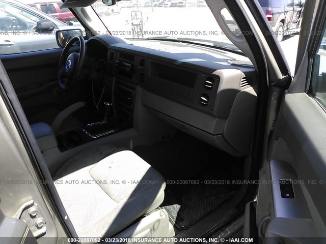 1J8HG48K26C173367 - 2006 JEEP COMMANDER TAN photo 5