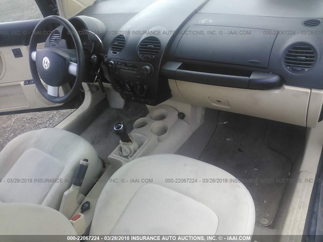 3VWBB61C6WM039063 - 1998 VOLKSWAGEN NEW BEETLE 黑色 照片 5