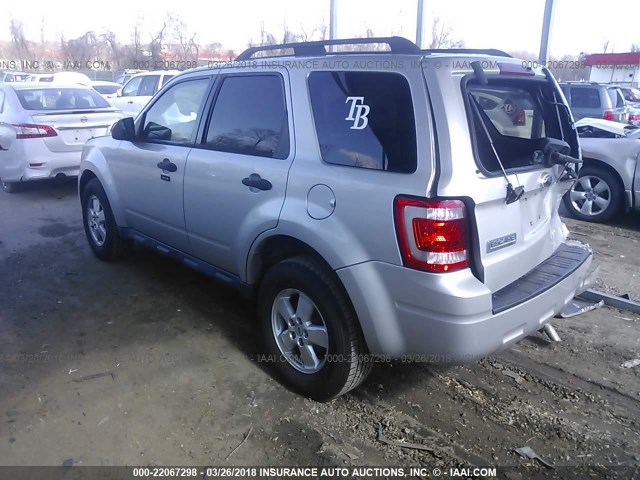 1FMCU03G39KA12120 - 2009 FORD ESCAPE XLT SILVER photo 3