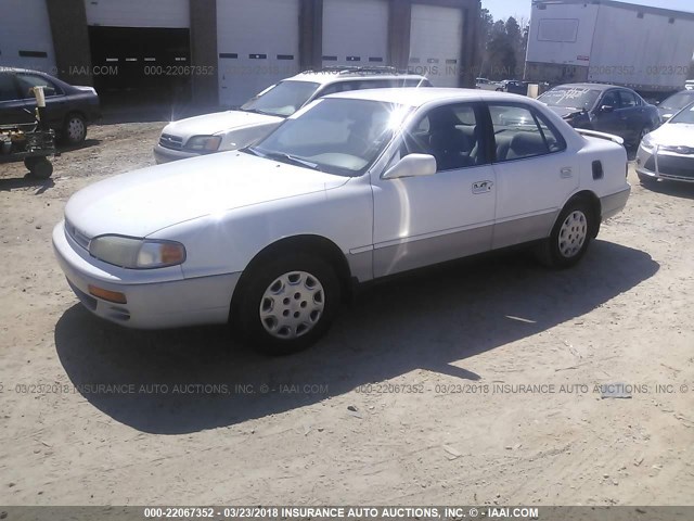 4T1BG12K7TU943648 - 1996 TOYOTA CAMRY DX/LE/XLE WHITE photo 2