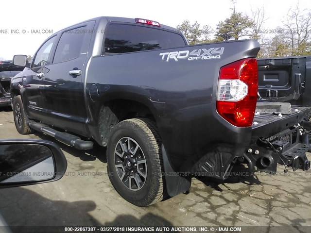 5TFHY5F15JX699725 - 2018 TOYOTA TUNDRA CREWMAX LIMITED GRAY photo 3