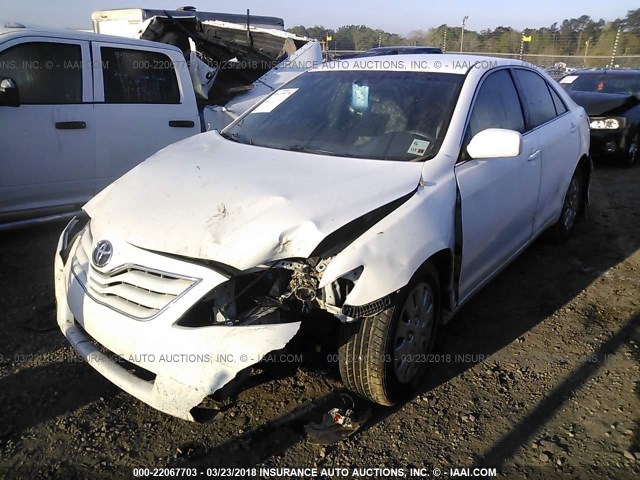 4T1BF3EK1BU597511 - 2011 TOYOTA CAMRY SE/LE/XLE WHITE photo 2