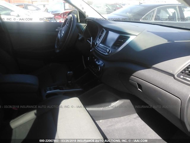 KM8J33A28HU326092 - 2017 HYUNDAI TUCSON LIMITED/SPORT AND ECO/SE GRAY photo 5