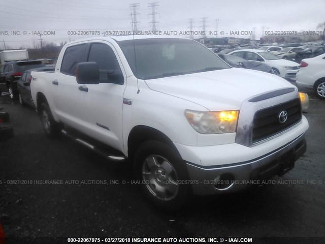 5TFDV54138X036710 - 2008 TOYOTA TUNDRA CREWMAX/CREWMAX SR5 WHITE photo 1