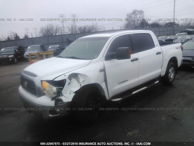 5TFDV54138X036710 - 2008 TOYOTA TUNDRA CREWMAX/CREWMAX SR5 WHITE photo 2