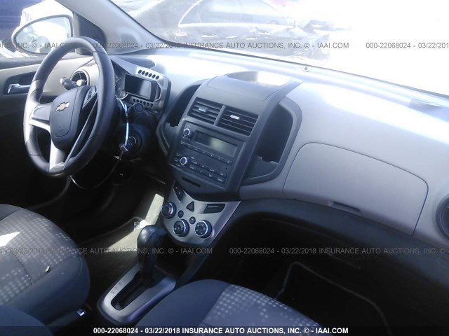 1G1JA5SH2D4198475 - 2013 CHEVROLET SONIC LS RED photo 5