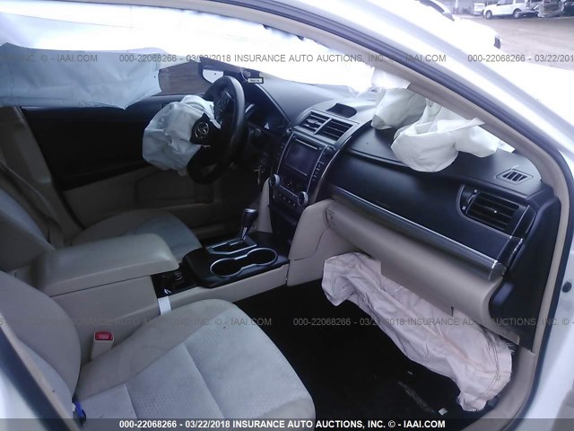 4T4BF1FK5CR269941 - 2012 TOYOTA CAMRY SE/LE/XLE 白色 照片 5