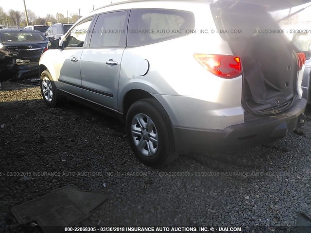 1GNLREED7AJ261270 - 2010 CHEVROLET TRAVERSE LS SILVER photo 3