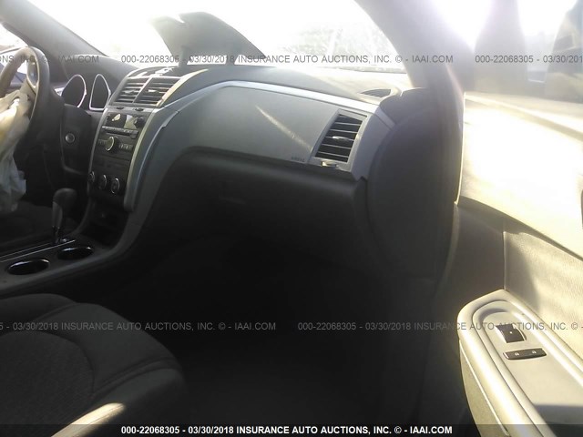 1GNLREED7AJ261270 - 2010 CHEVROLET TRAVERSE LS SILVER photo 5