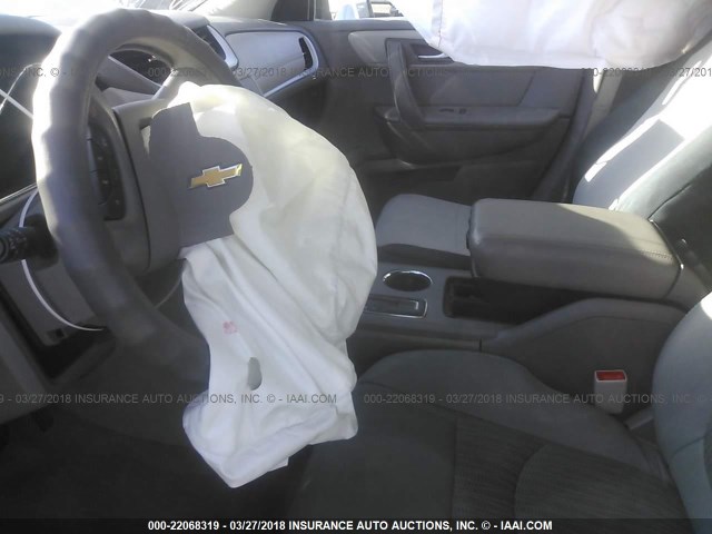 1GNKRFED9HJ251013 - 2017 CHEVROLET TRAVERSE LS WHITE photo 5