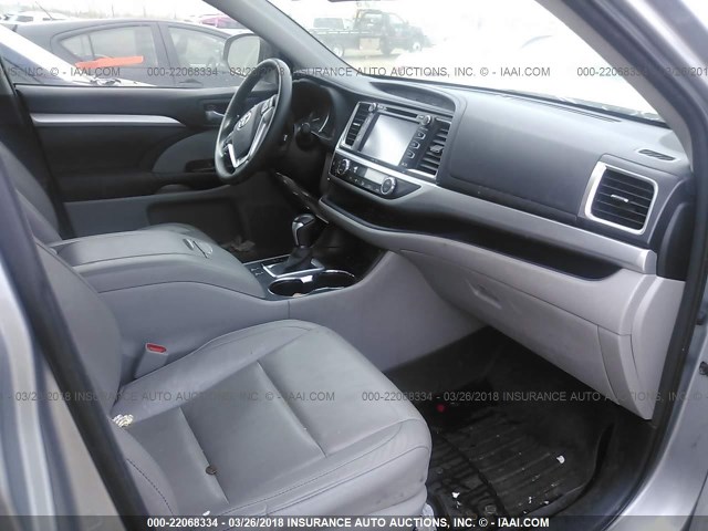 5TDJKRFH7FS134705 - 2015 TOYOTA HIGHLANDER XLE ვერცხლისფერი ფოტო 5