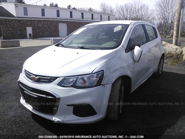 1G1JG6SG1H4163718 - 2017 CHEVROLET SONIC WHITE photo 2