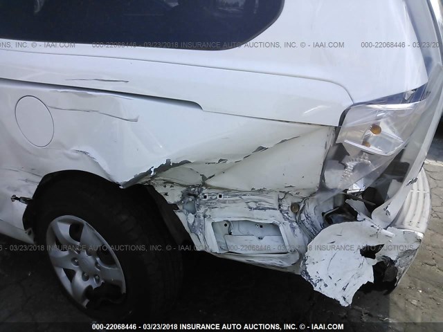 KNDMB233X66058460 - 2006 KIA SEDONA EX/LX WHITE photo 6