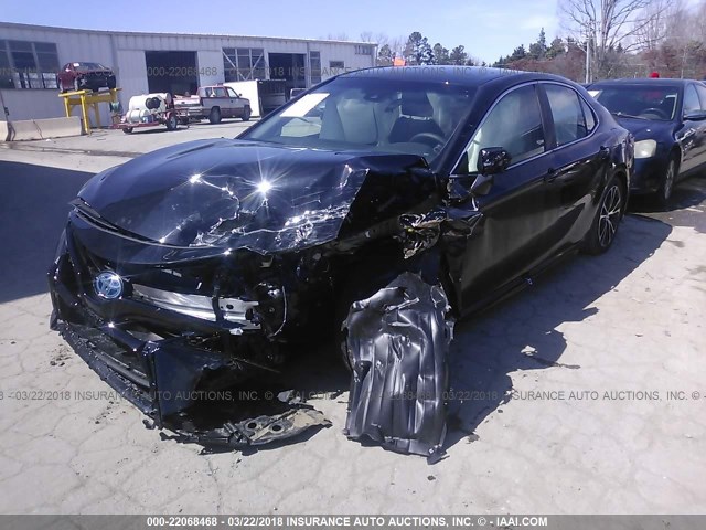 4T1B21HKXJU003489 - 2018 TOYOTA CAMRY HYBRID/LE/XLE/SE BLACK photo 2