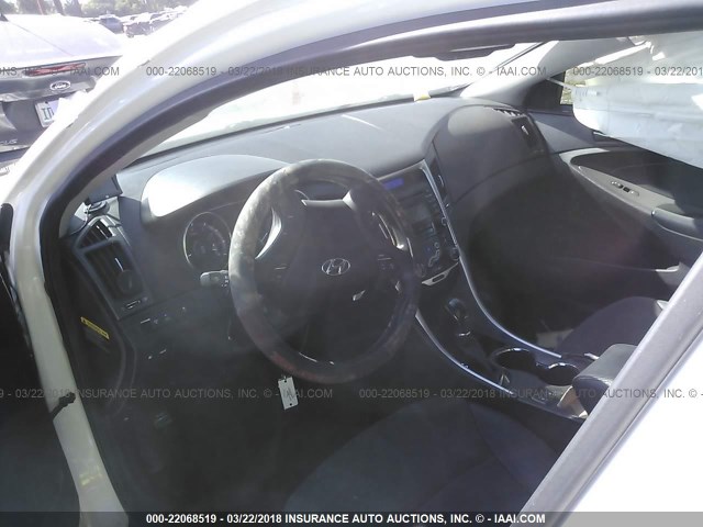 5NPEC4AC0DH798554 - 2013 HYUNDAI SONATA SE/LIMITED WHITE photo 5