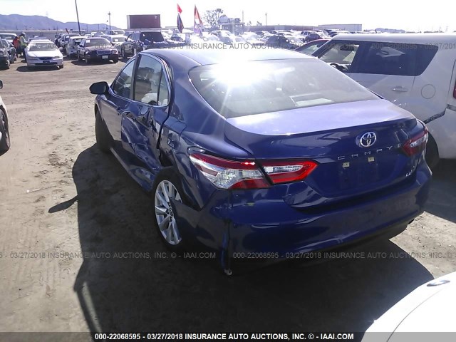 4T1B11HKXJU527129 - 2018 TOYOTA CAMRY L/LE/XLE/SE/XSE BLUE photo 3