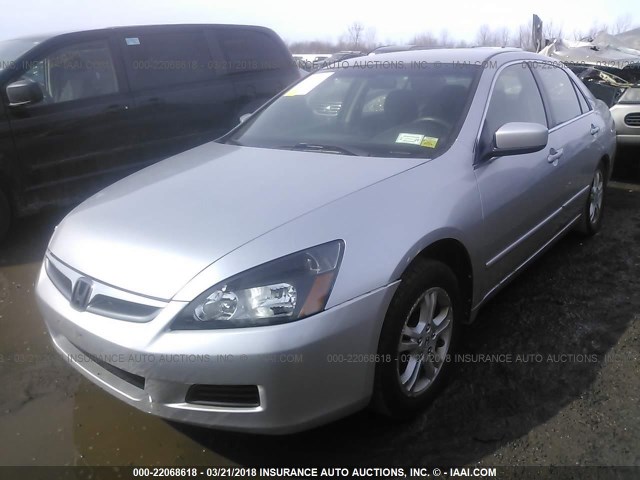 1HGCM563X7A171683 - 2007 HONDA ACCORD SE SILVER photo 2