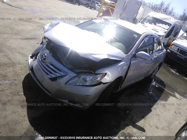 4T1BE46K57U511485 - 2007 TOYOTA CAMRY NEW GENERAT CE/LE/XLE/SE SILVER photo 2
