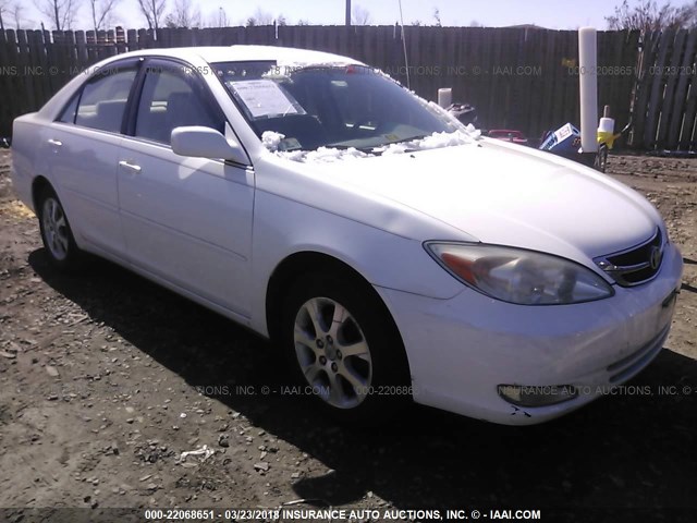 JTDBE32K440246632 - 2004 TOYOTA CAMRY LE/XLE WHITE photo 1