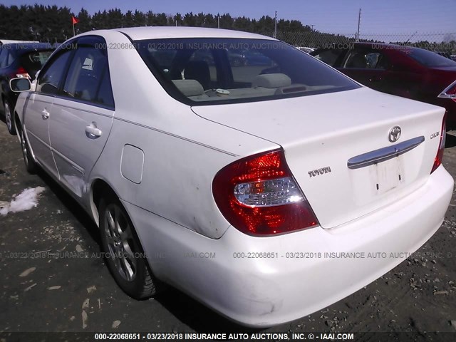 JTDBE32K440246632 - 2004 TOYOTA CAMRY LE/XLE WHITE photo 3