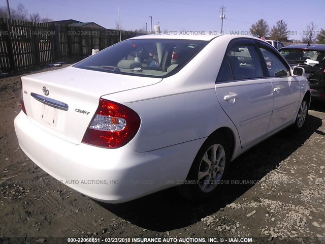 JTDBE32K440246632 - 2004 TOYOTA CAMRY LE/XLE WHITE photo 4