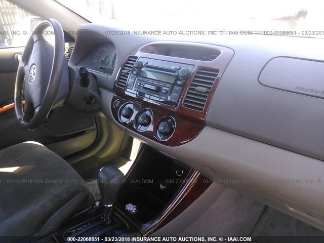 JTDBE32K440246632 - 2004 TOYOTA CAMRY LE/XLE Սպիտակ լուսանկար 5