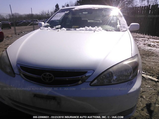 JTDBE32K440246632 - 2004 TOYOTA CAMRY LE/XLE Սպիտակ լուսանկար 6