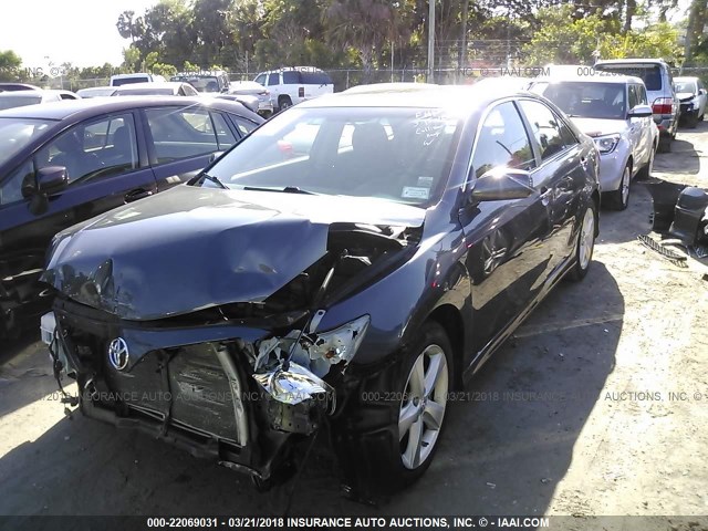 4T1BF3EK9BU217279 - 2011 TOYOTA CAMRY SE/LE/XLE GRAY photo 2