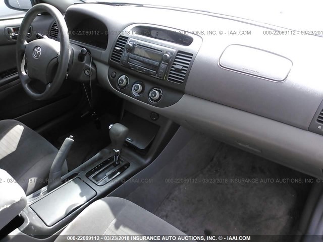 JTDBE32K053034018 - 2005 TOYOTA CAMRY LE/XLE/SE GRAY photo 5