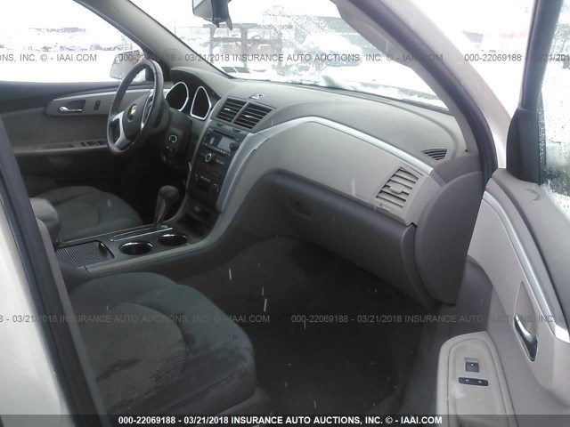 1GNKVGED1BJ113121 - 2011 CHEVROLET TRAVERSE LT CREAM photo 5