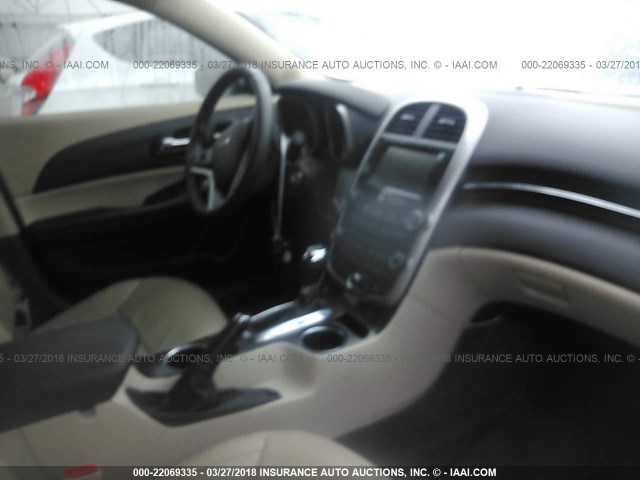 1G11C5SL3FF174305 - 2015 CHEVROLET MALIBU 1LT თეთრი ფოტო 5