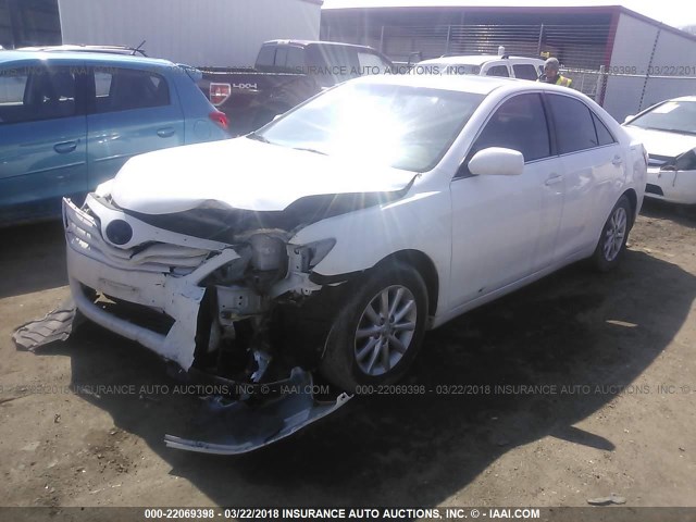 4T1BF3EK1AU575782 - 2010 TOYOTA CAMRY SE/LE/XLE WHITE photo 2