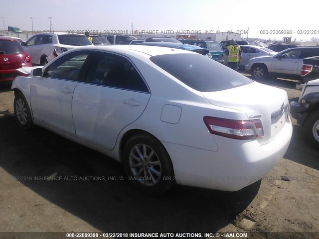 4T1BF3EK1AU575782 - 2010 TOYOTA CAMRY SE/LE/XLE WHITE photo 3