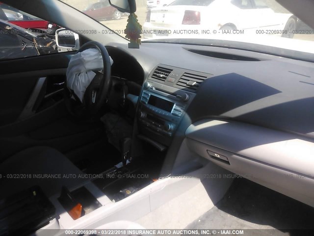 4T1BF3EK1AU575782 - 2010 TOYOTA CAMRY SE/LE/XLE WHITE photo 5