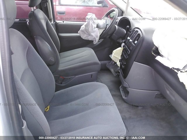 1D4GP24R95B273709 - 2005 DODGE GRAND CARAVAN SE GRAY photo 5