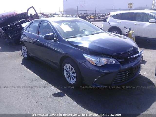 4T4BF1FKXFR448402 - 2015 TOYOTA CAMRY LE/XLE/SE/XSE Schwarz Foto 1