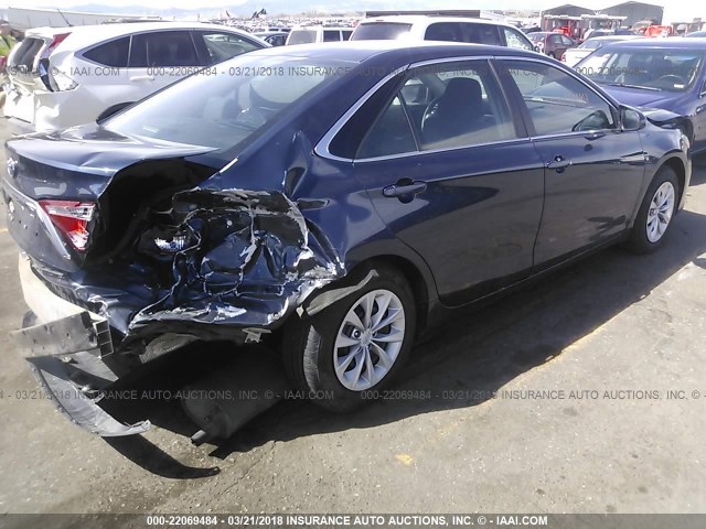 4T4BF1FKXFR448402 - 2015 TOYOTA CAMRY LE/XLE/SE/XSE Schwarz Foto 4