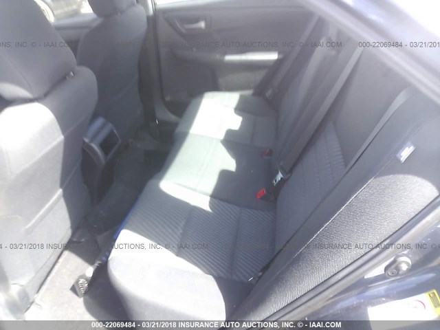 4T4BF1FKXFR448402 - 2015 TOYOTA CAMRY LE/XLE/SE/XSE Schwarz Foto 8