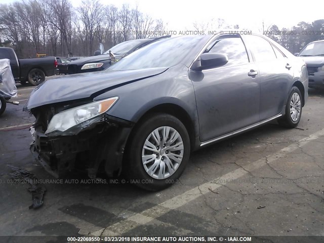 4T4BF1FK5CR245834 - 2012 TOYOTA CAMRY SE/LE/XLE ფერფლისფერი ფოტო 2