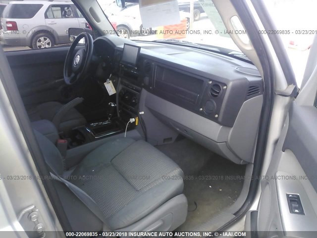 1J8HG48K96C330571 - 2006 JEEP COMMANDER SILVER photo 5