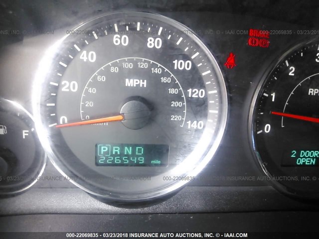 1J8HG48K96C330571 - 2006 JEEP COMMANDER SILVER photo 7