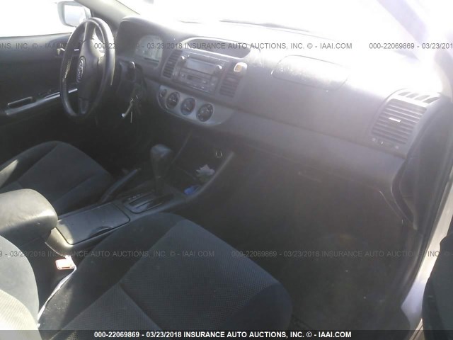 4T1BE32KX4U869533 - 2004 TOYOTA CAMRY LE/XLE/SE SILVER photo 5