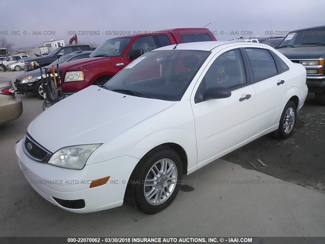 1FAFP34N77W295270 - 2007 FORD FOCUS ZX4/S/SE/SES WHITE photo 2