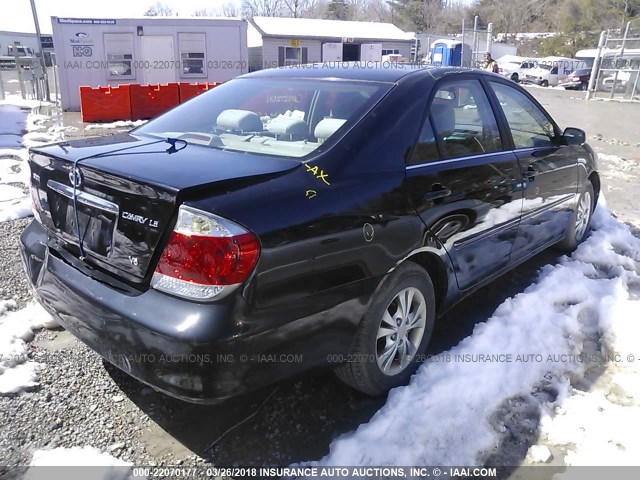 4T1BF30K25U083789 - 2005 TOYOTA CAMRY LE/XLE/SE BLACK photo 4