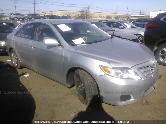 4T1BF3EK5BU124467 - 2011 TOYOTA CAMRY SE/LE/XLE Серебристый фото 1