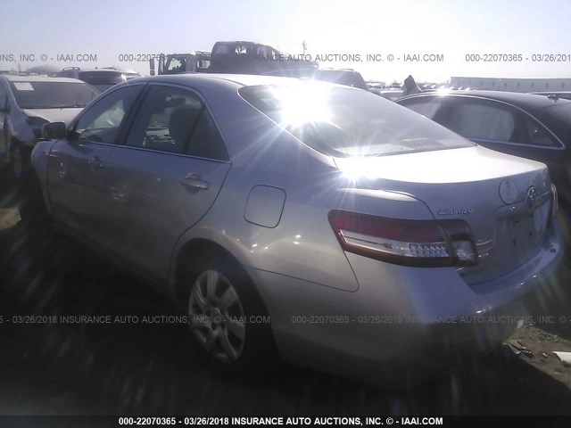 4T1BF3EK5BU124467 - 2011 TOYOTA CAMRY SE/LE/XLE Серебристый фото 3
