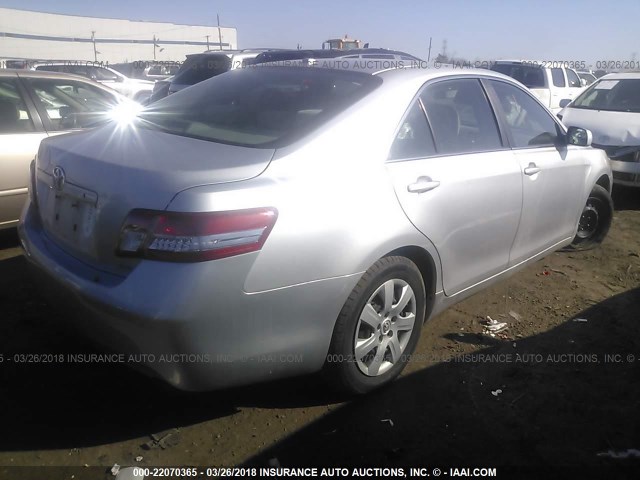 4T1BF3EK5BU124467 - 2011 TOYOTA CAMRY SE/LE/XLE SILVER photo 4