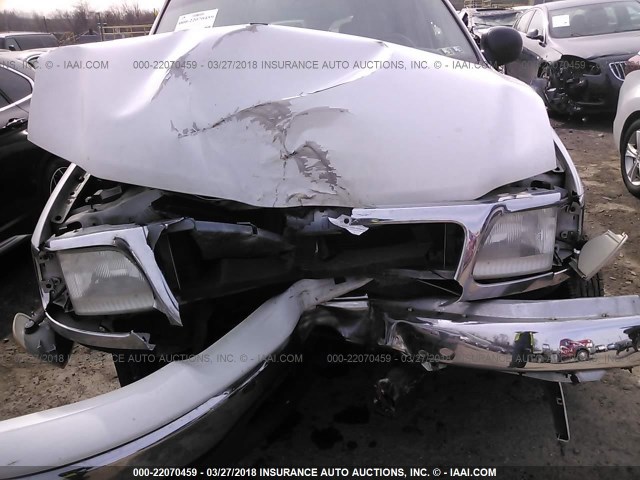 1FMEU15L51LA61861 - 2001 FORD EXPEDITION XLT Weiß Foto 6