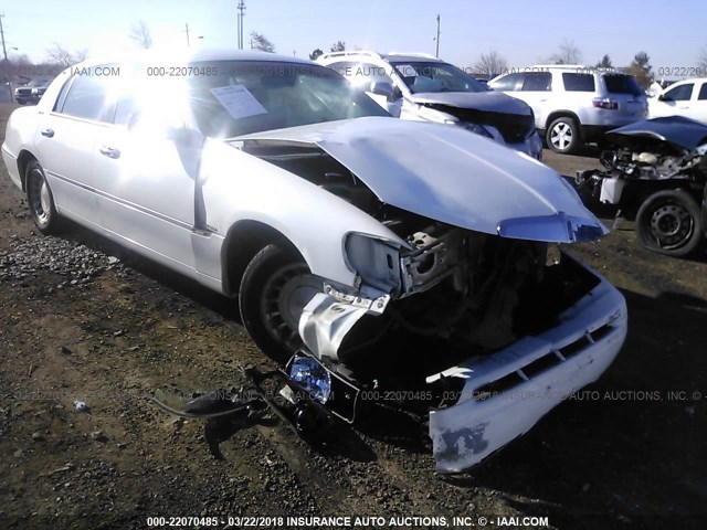 1LNHM81WX1Y735107 - 2001 LINCOLN TOWN CAR EXECUTIVE WHITE photo 1